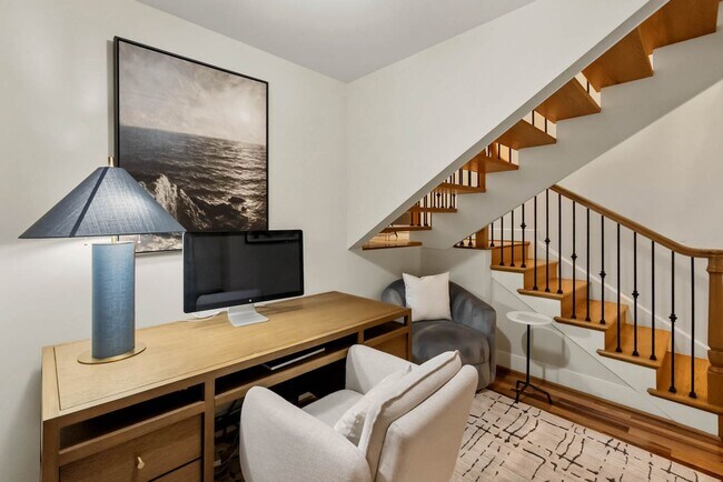 Building Photo - U St Penthouse