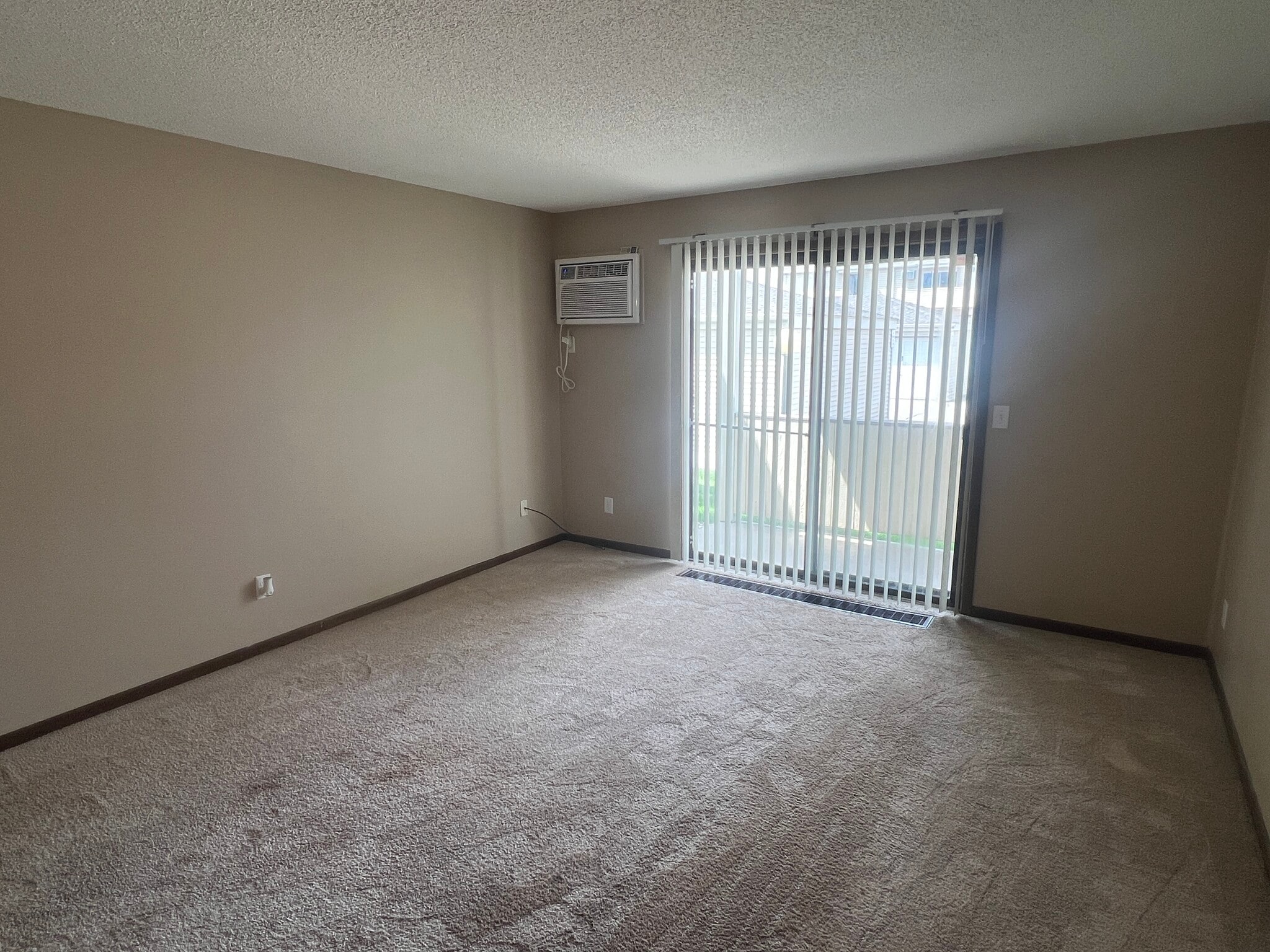 Building Photo - 2120 Valleyhigh Dr NW