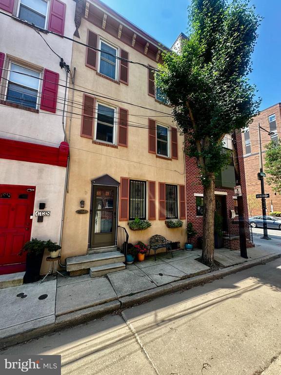 Primary Photo - 1740 Rodman St