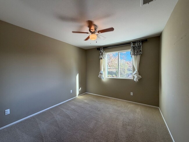 Building Photo - 37836 Divot Dr