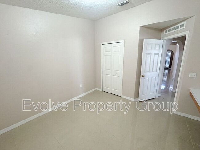 Building Photo - 21 Llanes Pl