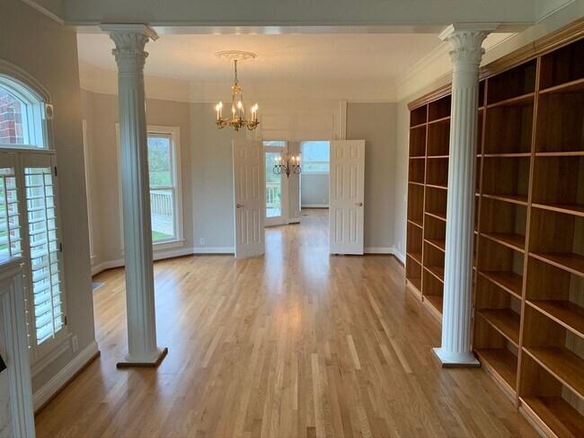 Building Photo - 5000 Square Feet on 7 Acres in Heart of Franklin