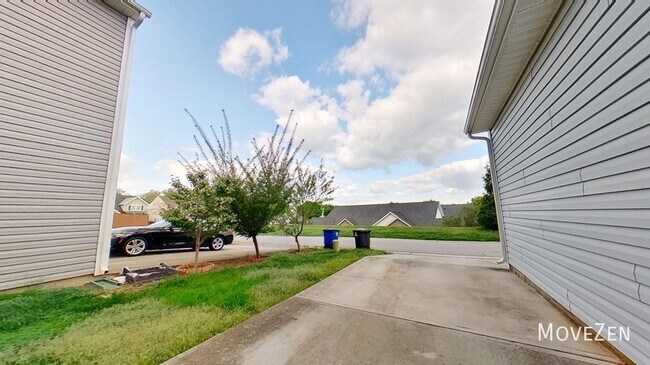 Building Photo - 2480 Autumn Mist Dr