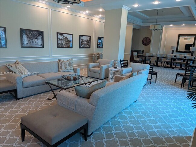 Building Photo - 403 S Sapodilla Ave