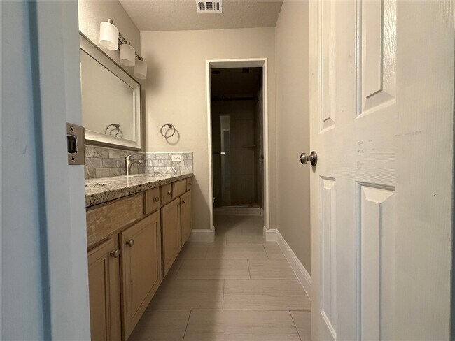 Building Photo - 28402 Ascot Farms Rd