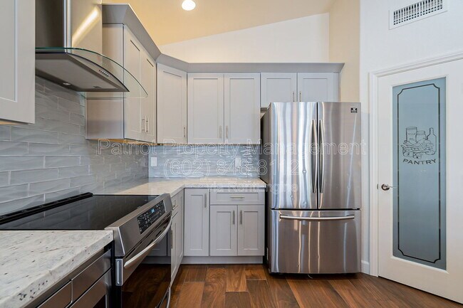 Building Photo - 3536 E San Pedro Ave