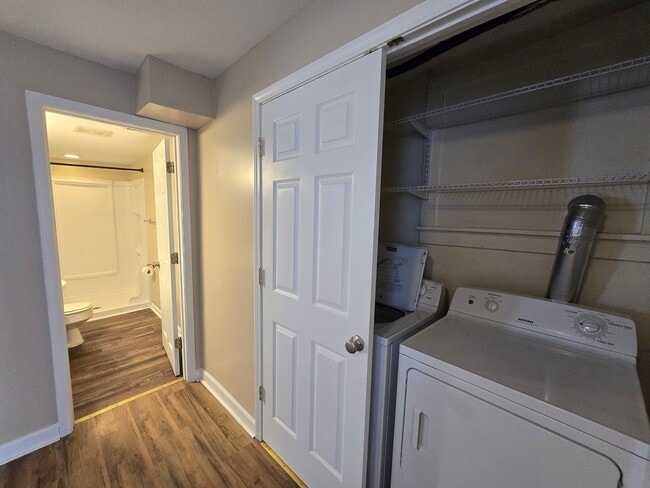 Building Photo - Charming 3 Bedrooms, 2 Full Bathroom Home!...