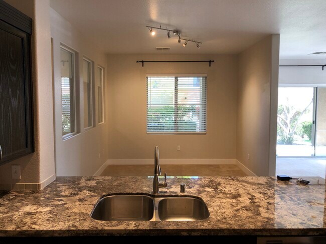 Building Photo - 720 Peachy Canyon Cir