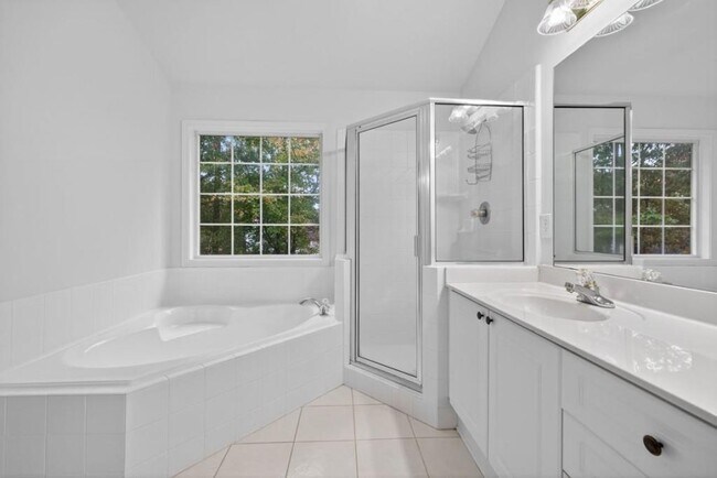 Building Photo - 2467 Bittersweet Cir