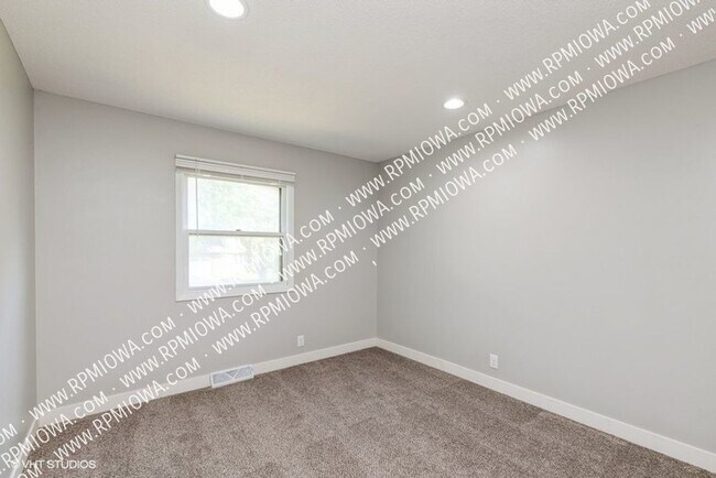 Building Photo - 513 NW 9th St