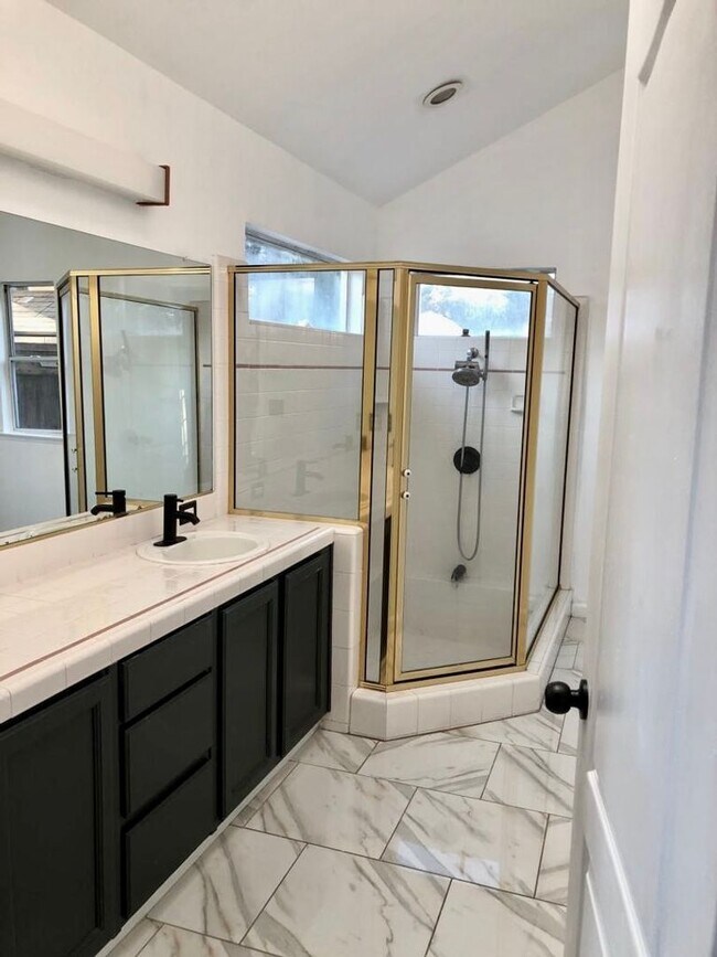 Building Photo - $500 MOVE IN BONUS, $2,350 Shields & Clovis 3 Bed - Judy Ave, Clovis / Swimming Pool