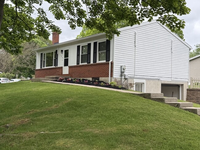 Building Photo - 104 Creekside Dr