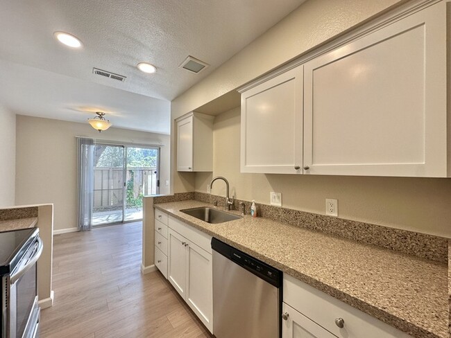 Building Photo - Newly Remodeled 2 Bedroom 2 Bath Near UTC ...