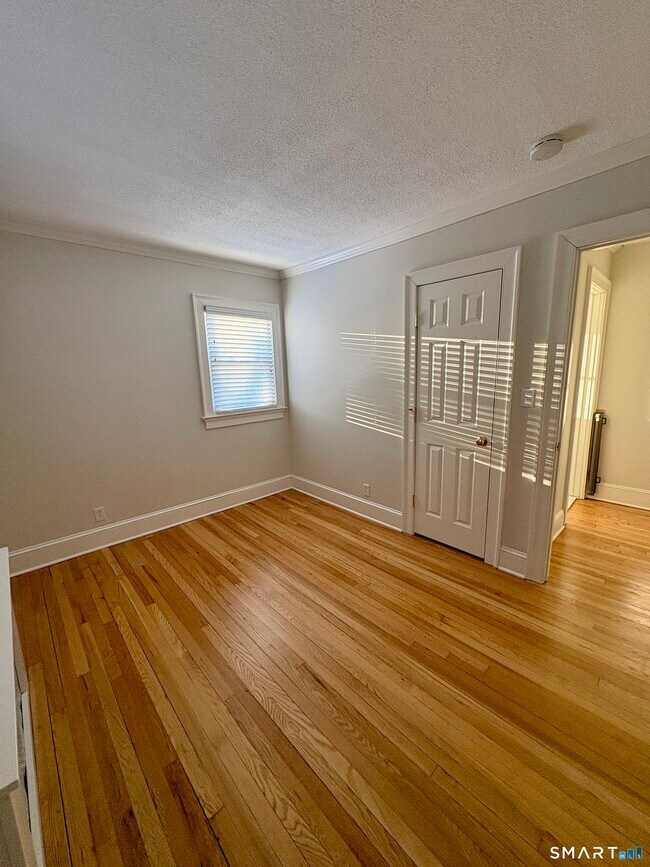 Building Photo - 124 Pemberwick Rd