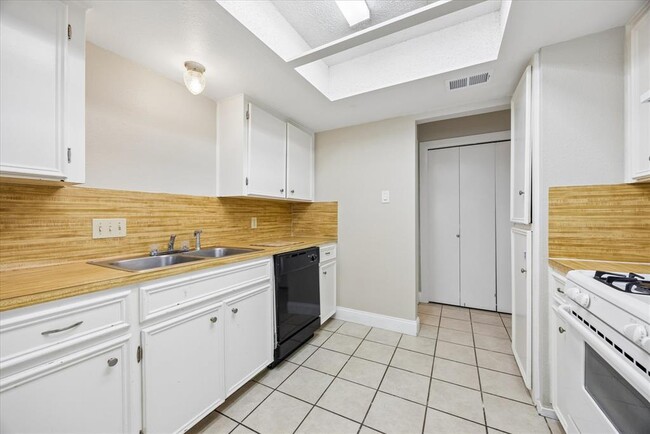 Building Photo - 8329 Fathom Cir