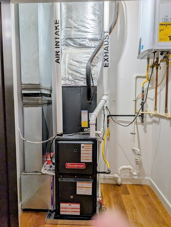 Building Photo - 537 E 2nd St