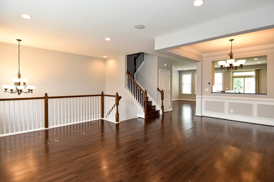 Building Photo - 2602 S Kenmore Ct