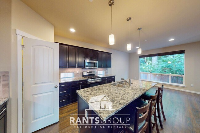 Building Photo - Stunning 4-Bedroom, 2.5-Bath Home within t...