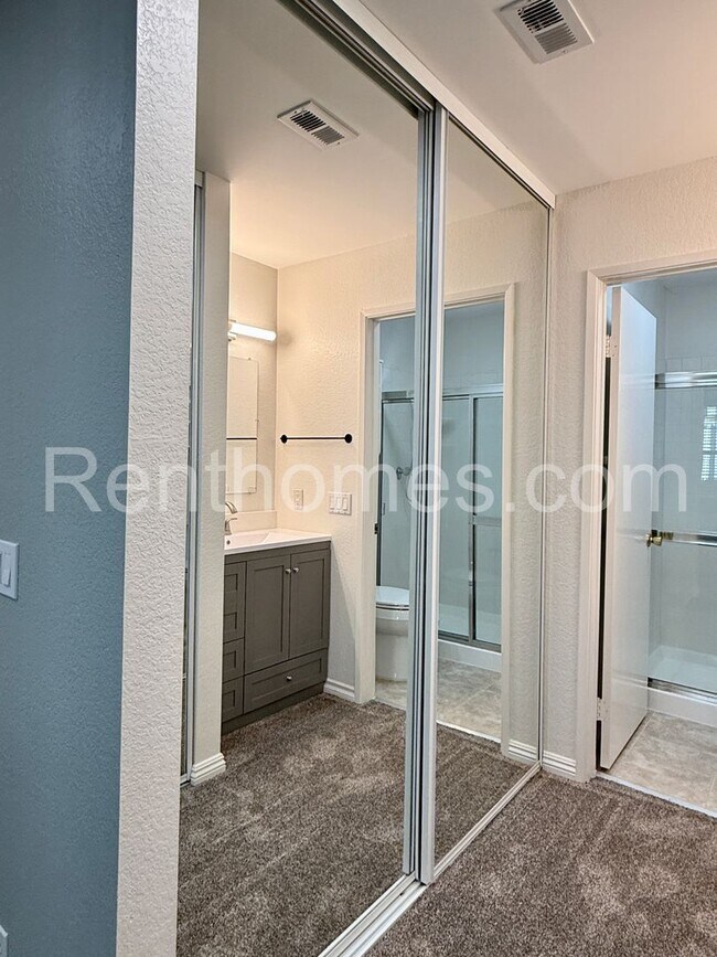 Building Photo - 10750 Aderman Ave