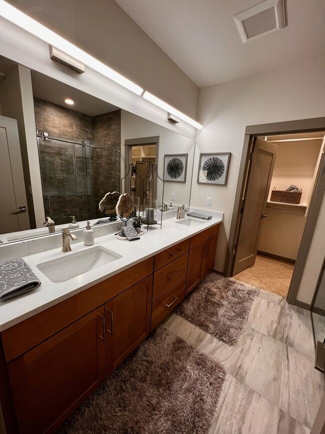 Building Photo - Brand New Luxury Home in Gated Community - Furnished Option Available