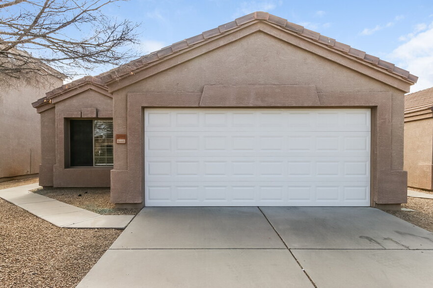 Primary Photo - 10849 E Carol Ave