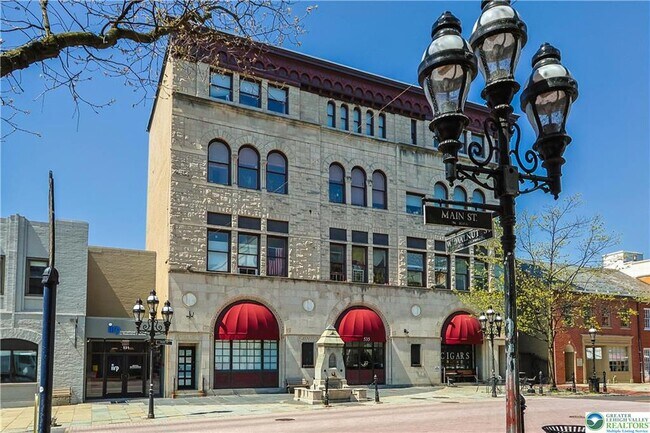 Building Photo - 535 Main St