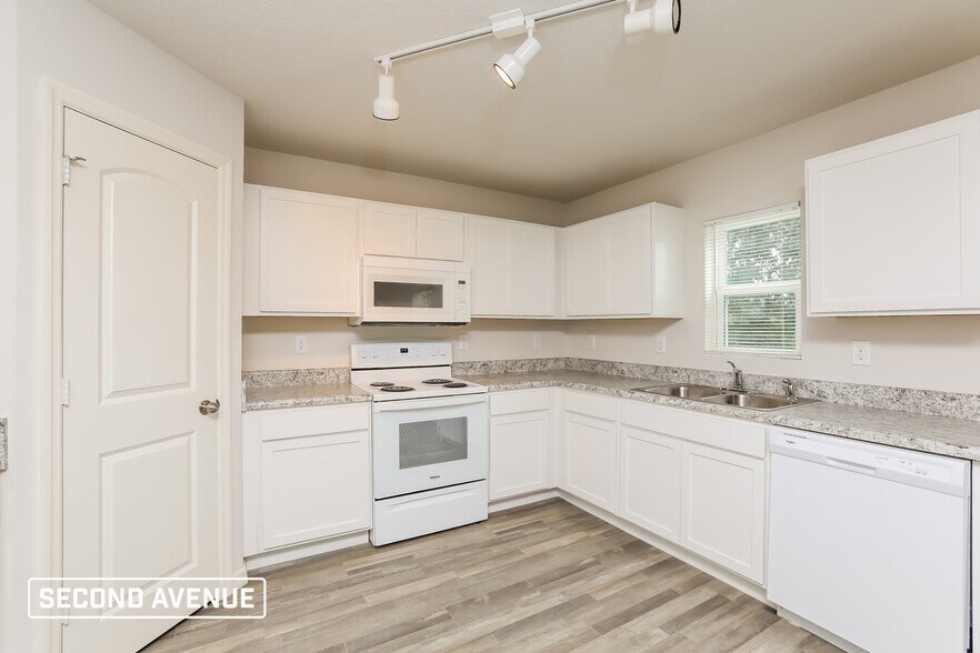 Building Photo - 208 Flounder Pl