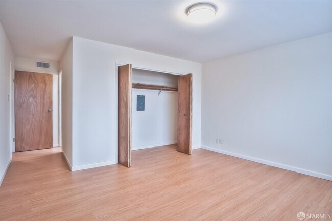 Building Photo - 237 Cumberland St