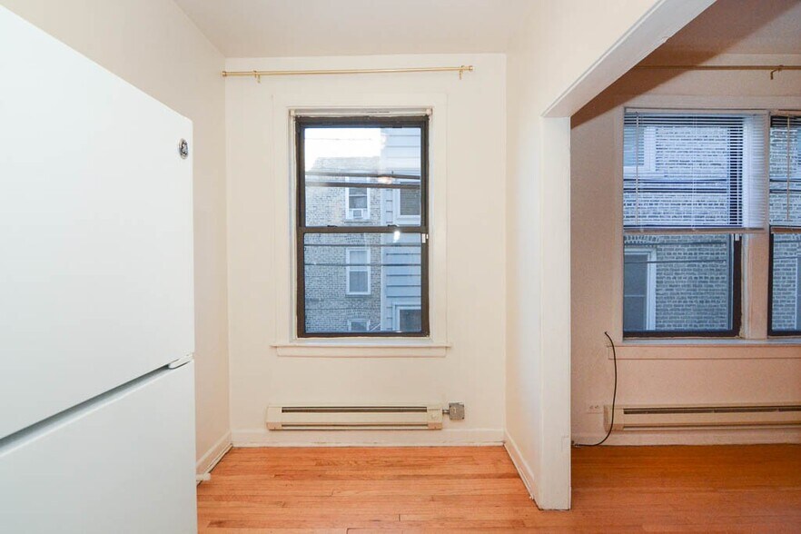 Building Photo - 1055 W George St