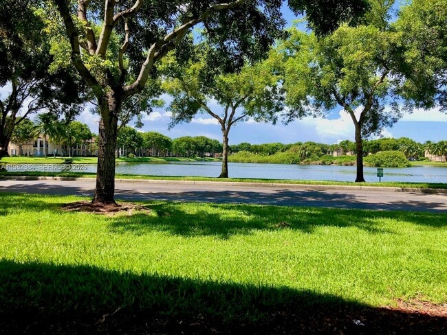 Building Photo - 2557 Centergate Dr