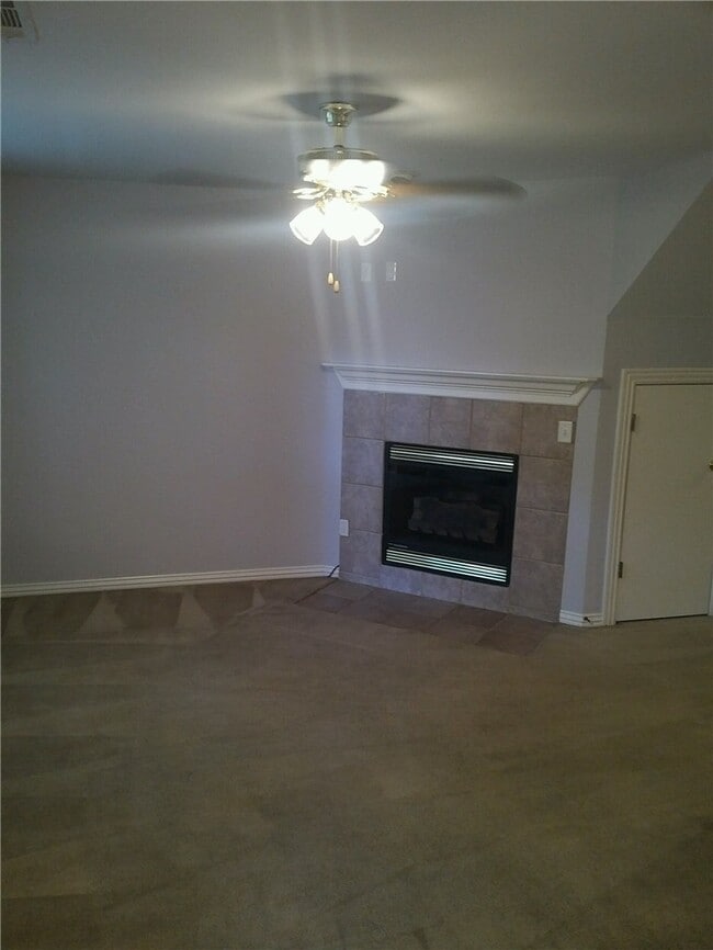 Building Photo - 946 W Peachtree Dr