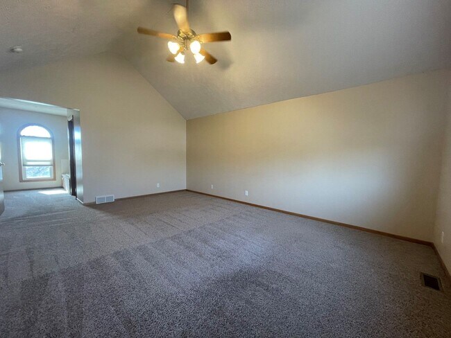 Building Photo - Bellevue Home for Rent