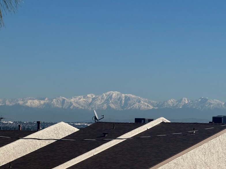 Balcony view - 25925 Oak St