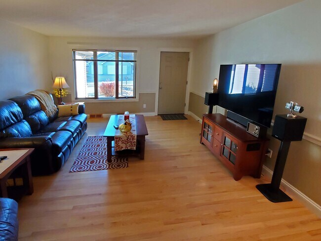 Building Photo - 1502 W Weiland Ln