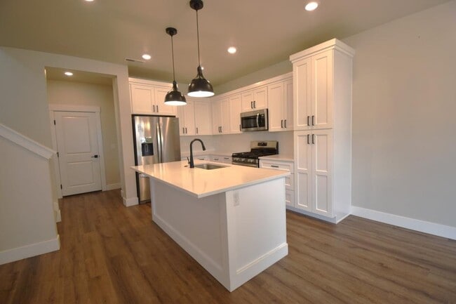 Building Photo - 205 S Ripplerock Ln