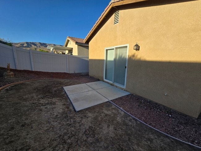 Building Photo - 3 Bedroom 2 Bath located in Mountain View DHS