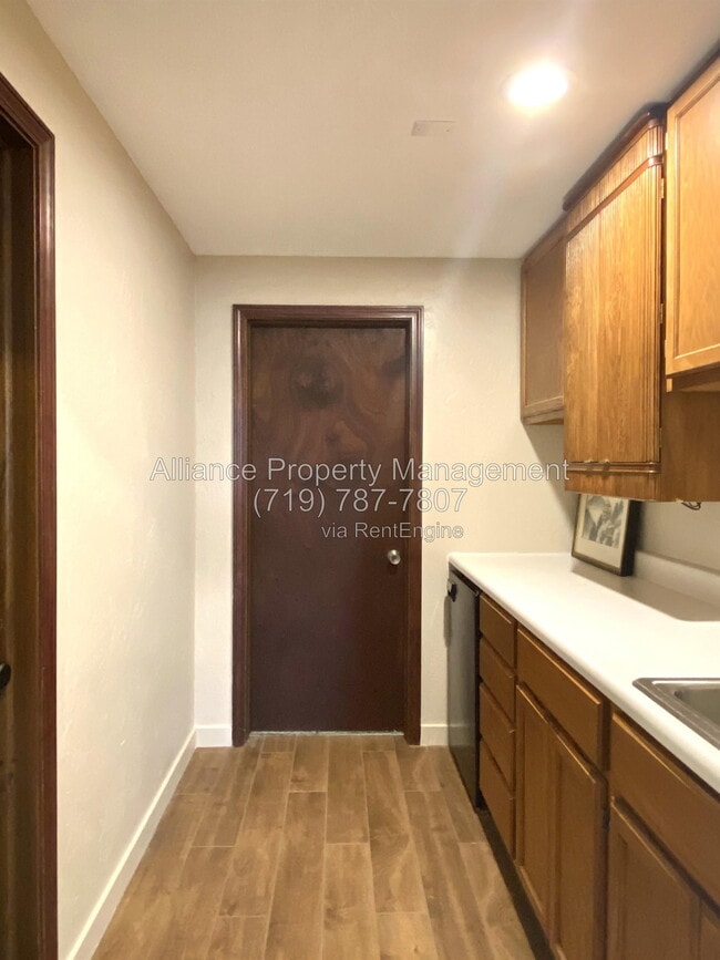 Building Photo - 2168 Wildwood Dr