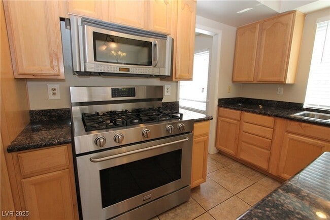 Building Photo - 6605 Vicuna Dr