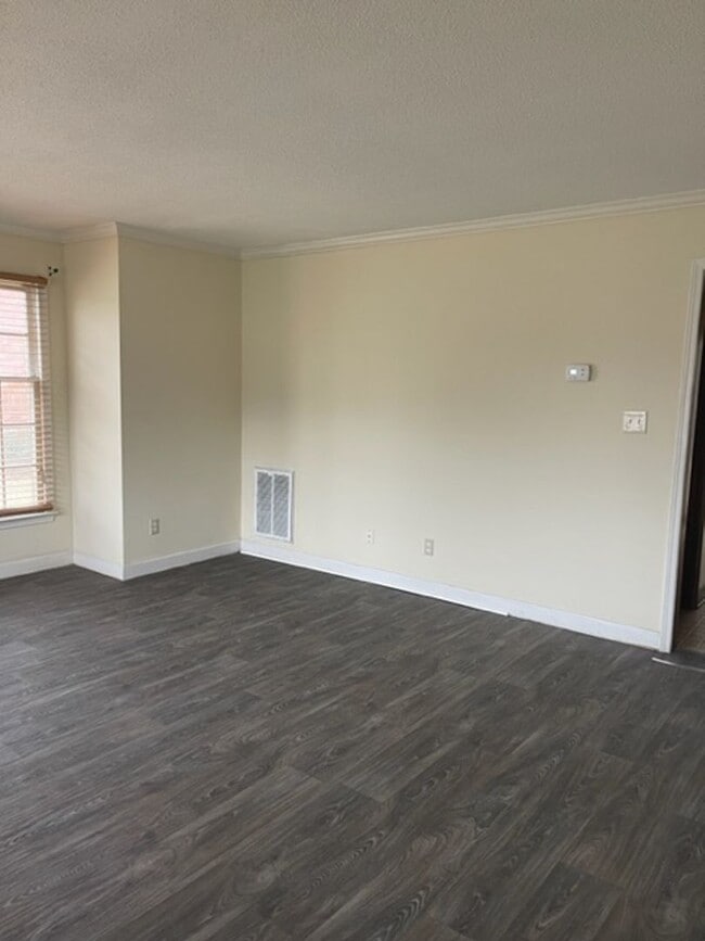 Building Photo - Duplex Spartanburg