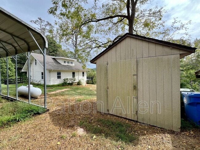 Building Photo - 15 Woodbine Rd