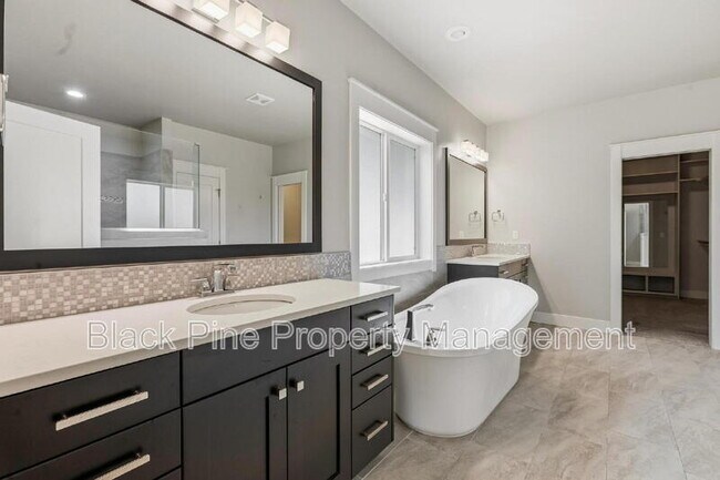 Building Photo - 3761 W Renhold Dr