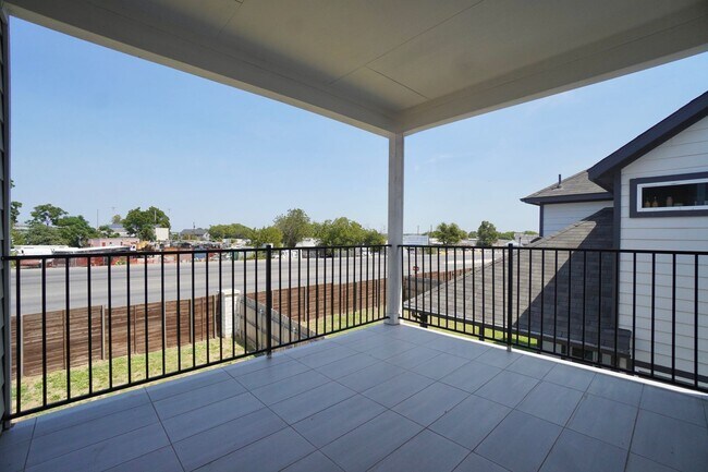 Building Photo - 1610 Iberville Dr