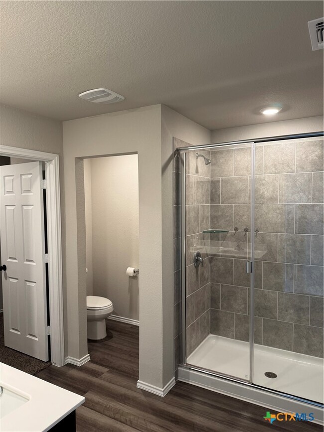 Building Photo - 402 Stone Vly Rd