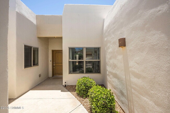 Building Photo - 1320 Golf Club Rd