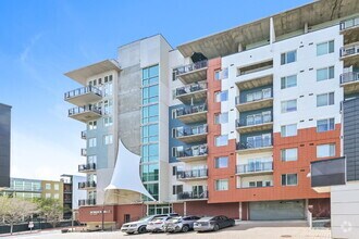 Building Photo - $2,200.00, 2 bed, 1bath located in the hea...