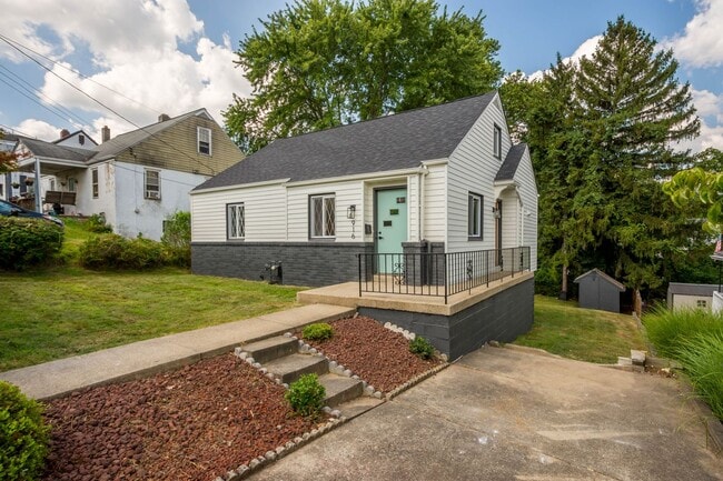 Primary Photo - MOVE IN TODAY! DON'T MISS THIS NEWLY RENOV...