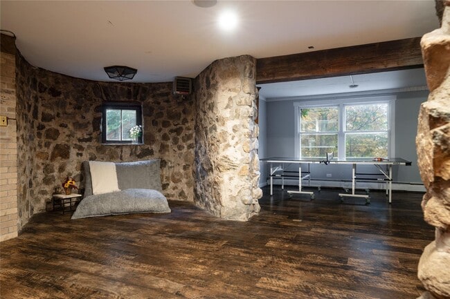 Building Photo - 65 Rockledge Dr