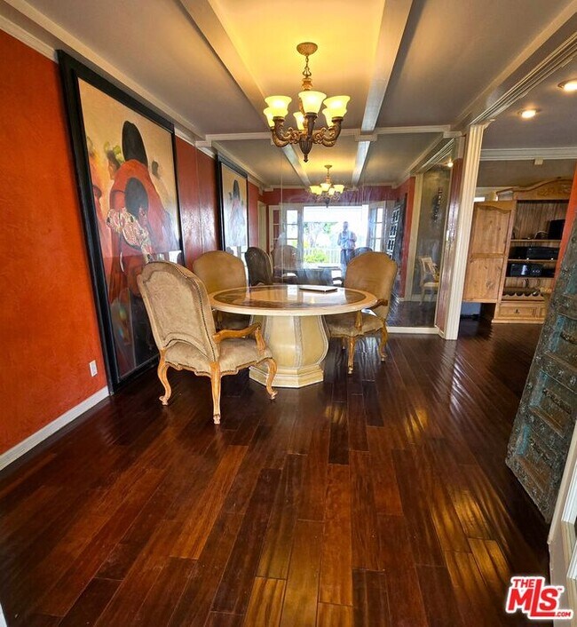 Building Photo - 2050 Linda Flora Dr