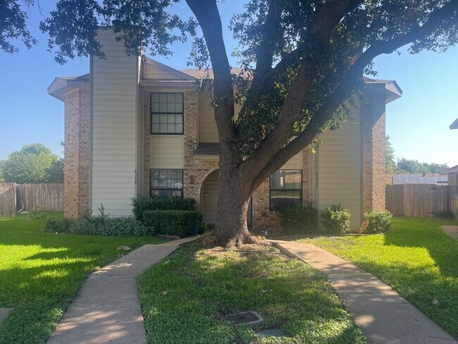 Primary Photo - 2 bedroom 2.5 bath with 2 car garage!