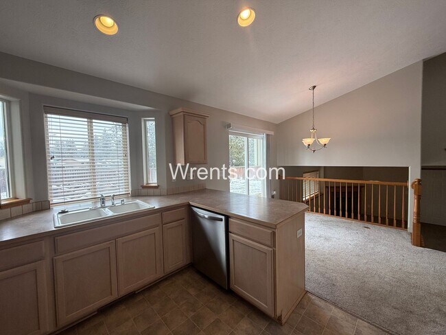 Building Photo - Beautiful 4 bed 3 bath Home!